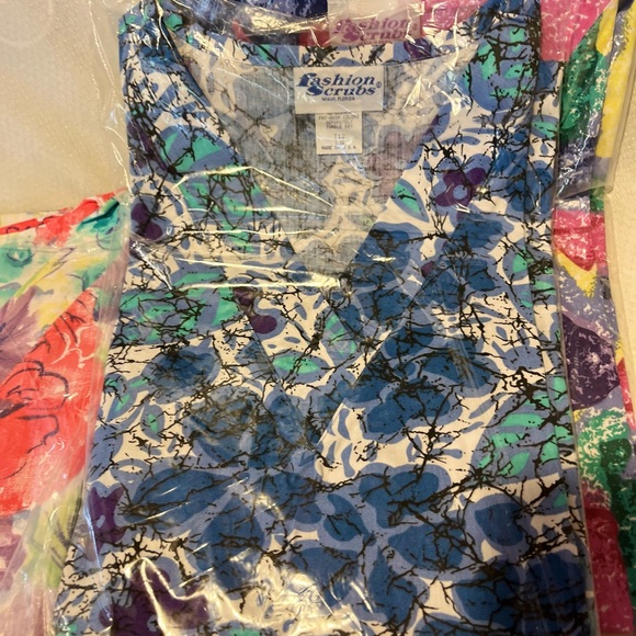 Women’s scrubs top bundle size large 3 pieces L~3 - Picture 7 of 8